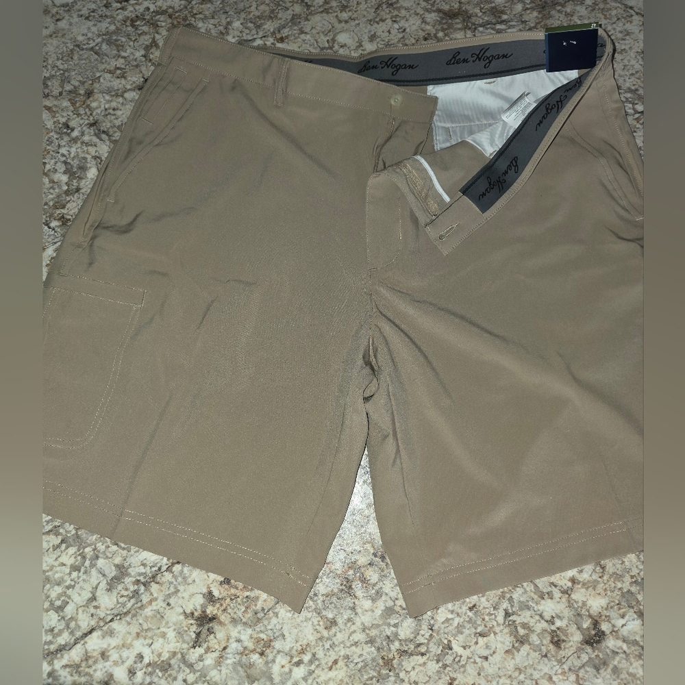 Ben Hogan Performance Men's Khaki Flat Front Shorts Chinchilla Size 42 NWT
